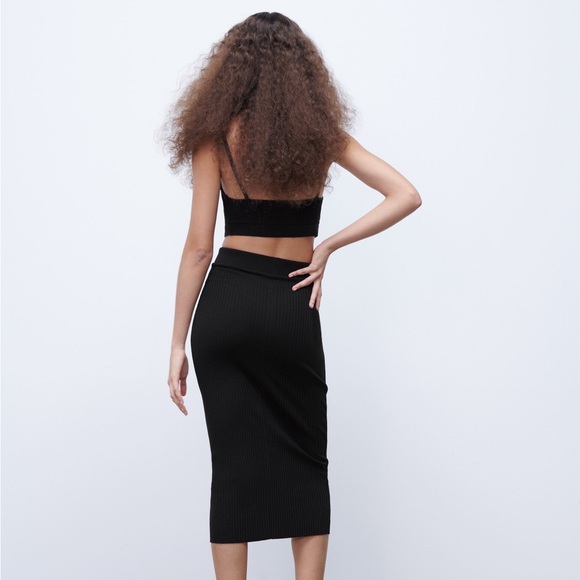 Zara knit ribbed maxi skirt
Color : black
Size : S
Condition : New - Picture 2 of 3